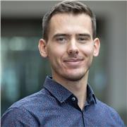 Biomedical researcher providing advanced biology tutoring